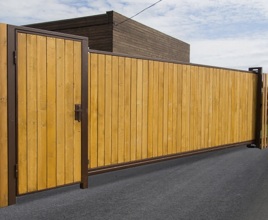 Деревянные ворота в Геленджике